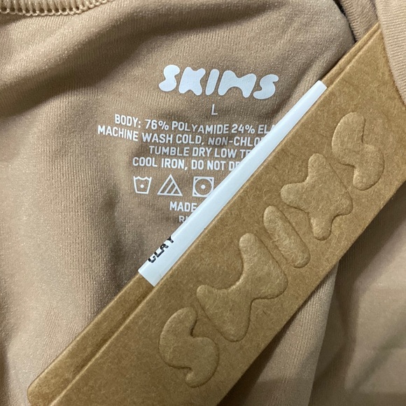 NWT SKIMS fits everybody tshirt bodysuit - Picture 6 of 6